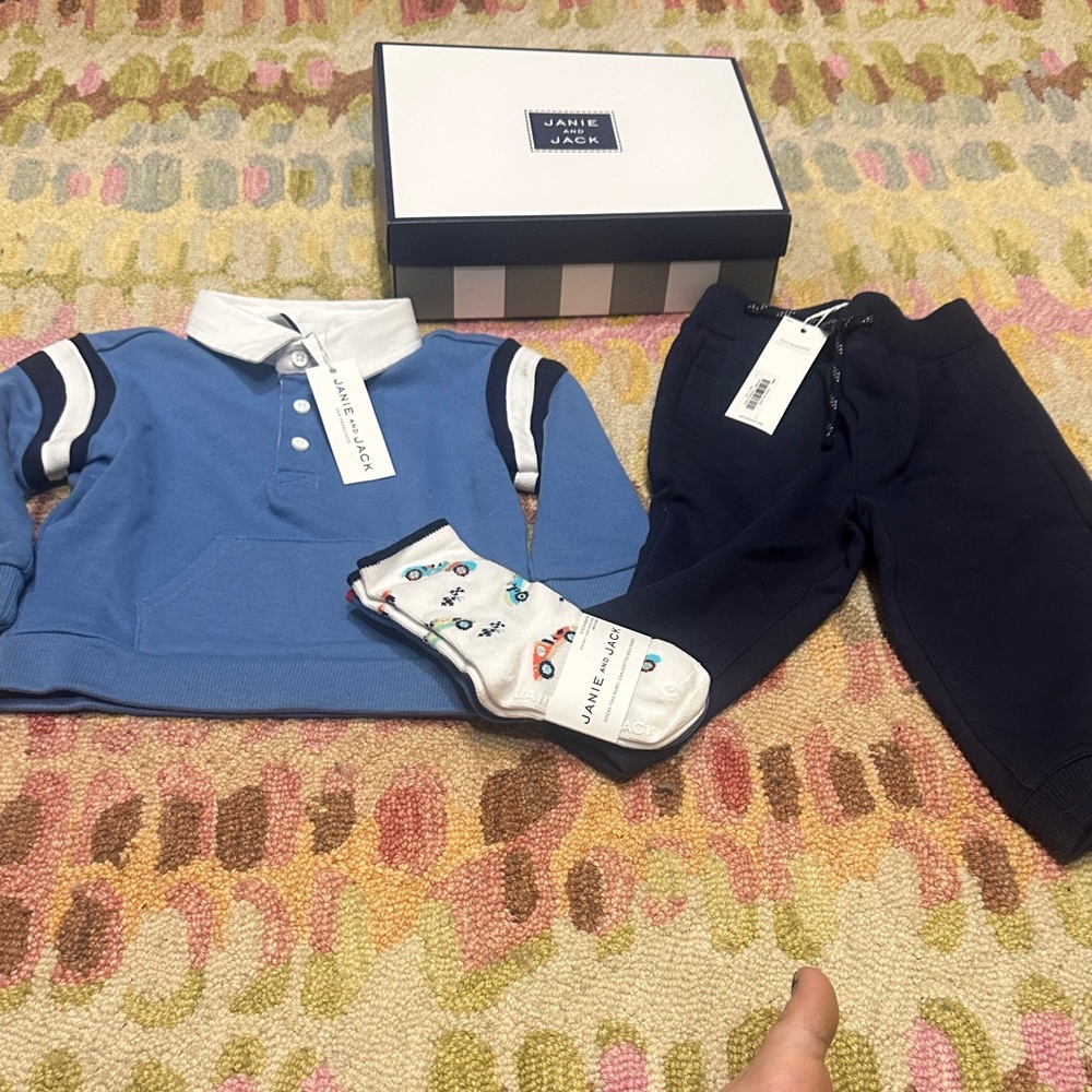 HP 🎉 NWT Janie and Jack Sweat Set & Socks